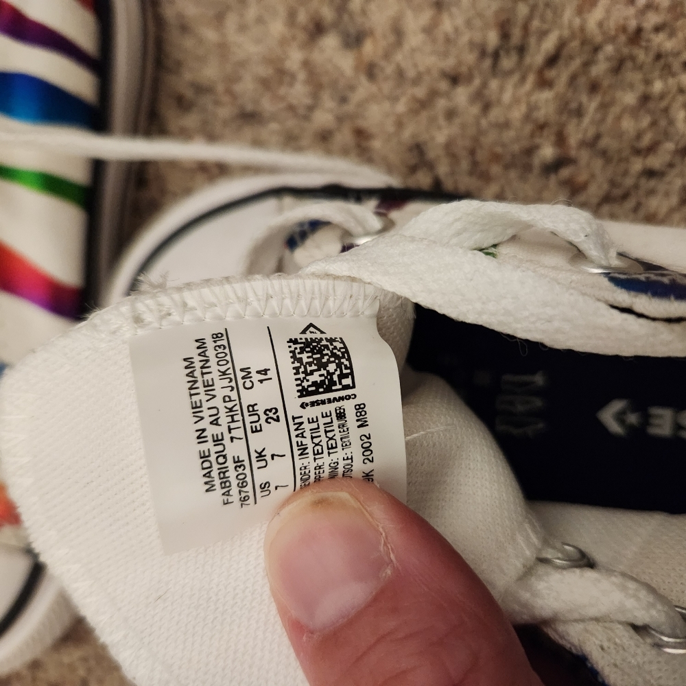 Girls Toddler size 7. Converse All star high tops